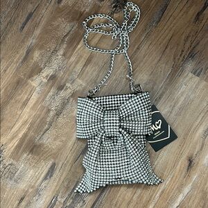 Bow Rhinestone Chain Bag Perfect for Prom or any occasion snap closure